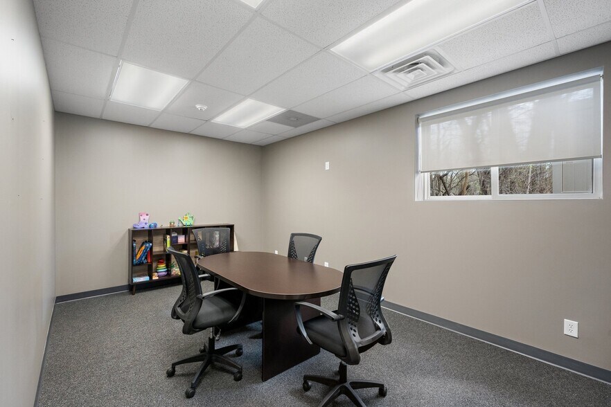 More Photos Of 802 Wabash Ave, Chesterton Office For Lease