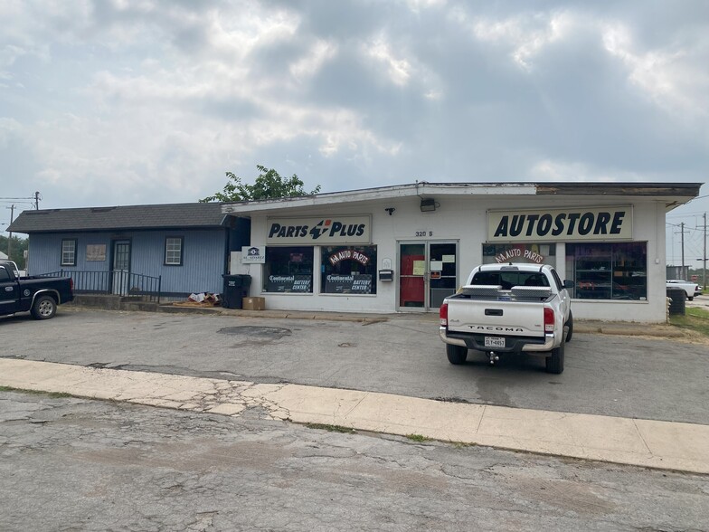 Primary Photo Of 320 S Mulberry St, Pearsall Auto Repair For Sale