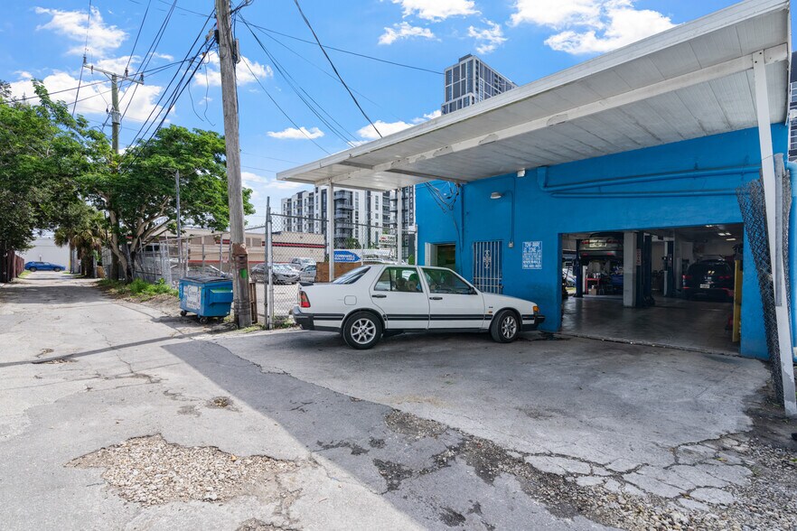 More Photos Of 3771 Bird Rd, Miami Storefront For Sale