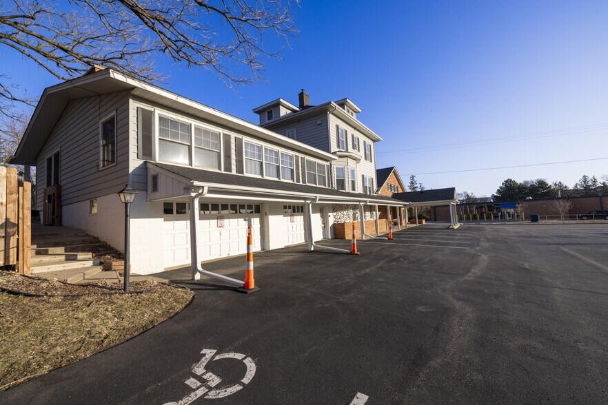 More Photos Of 520 2nd St, Excelsior Funeral Home For Sale