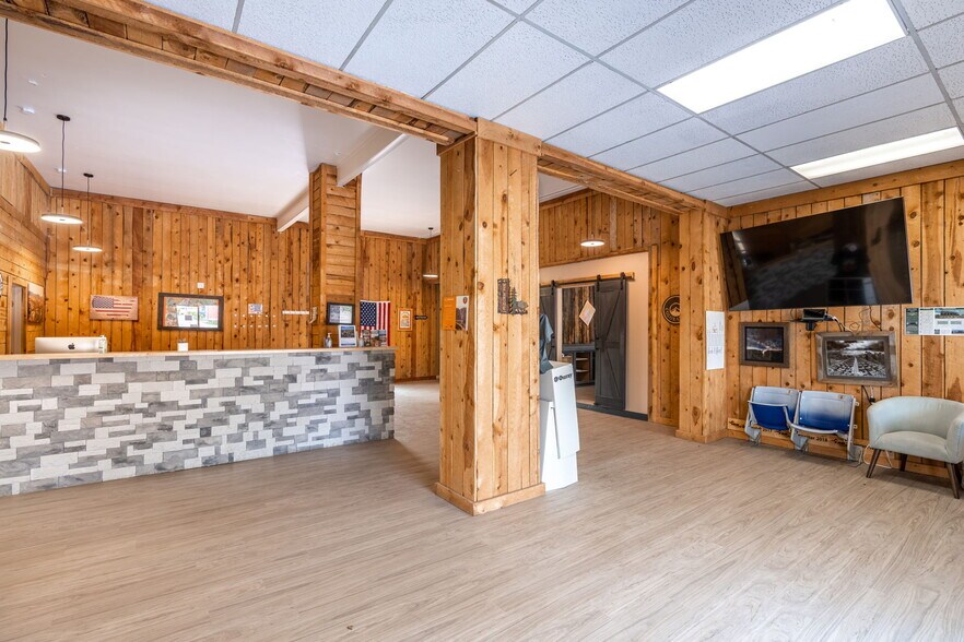 More Photos Of 402 W Royal Gorge Blvd, Canon City Freestanding For Sale