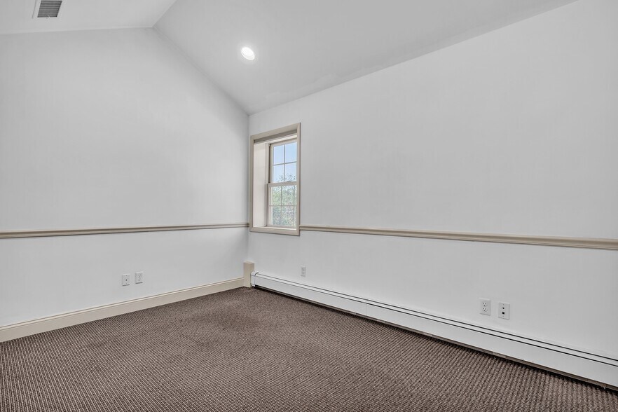 More Photos Of 570 Yonkers Ave, Yonkers Office For Lease