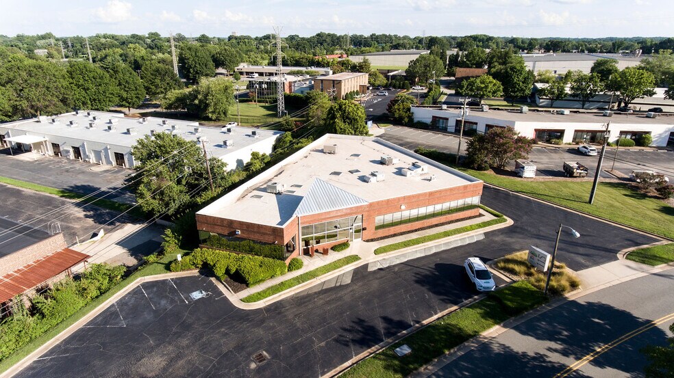 More Photos Of 115 Pomona Dr, Greensboro Office Residential For Lease