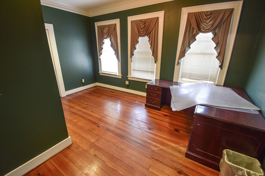 More Photos Of 2606 8th St, Tuscaloosa Office Residential For Sale