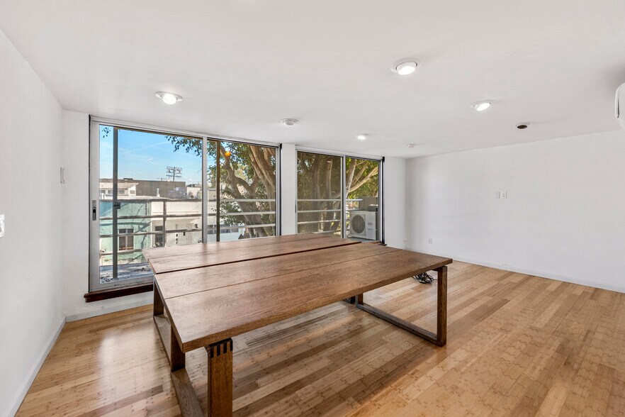 More Photos Of 1350-1352 Abbot Kinney Blvd, Venice Loft Creative Space For Lease