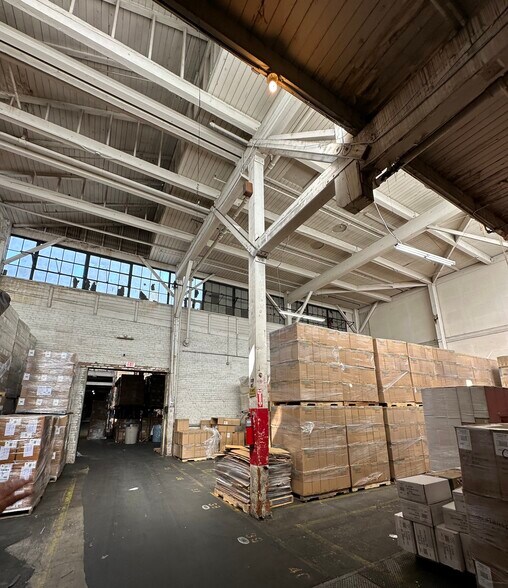 More Photos Of 2801 E 12th St, Los Angeles Warehouse For Lease