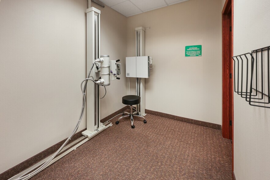 More Photos Of 20 S 32nd Ave S, Saint Cloud Office For Sale