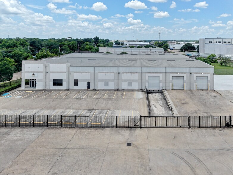 More Photos Of 7425 Major St, Houston Warehouse For Lease