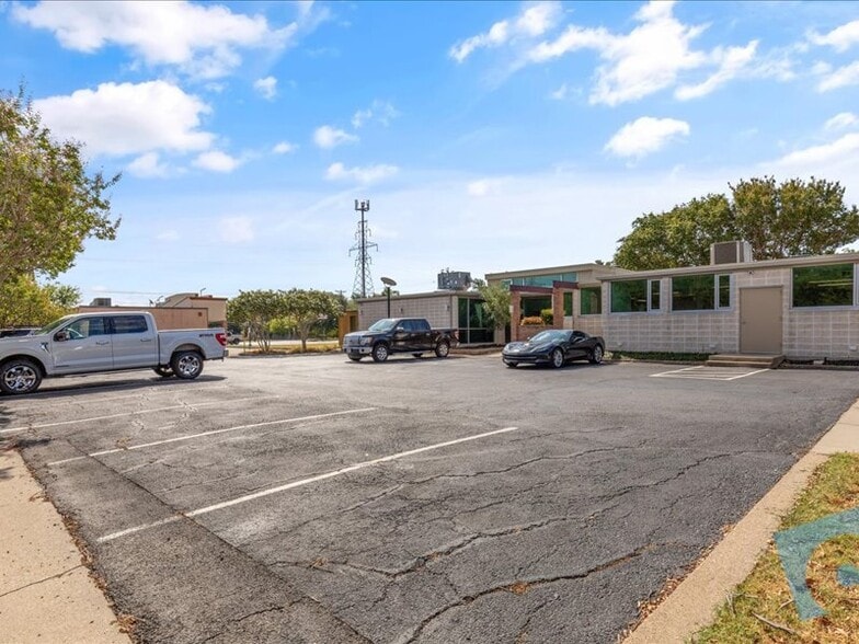 More Photos Of 7291 Glenview Dr, North Richland Hills Office For Sale