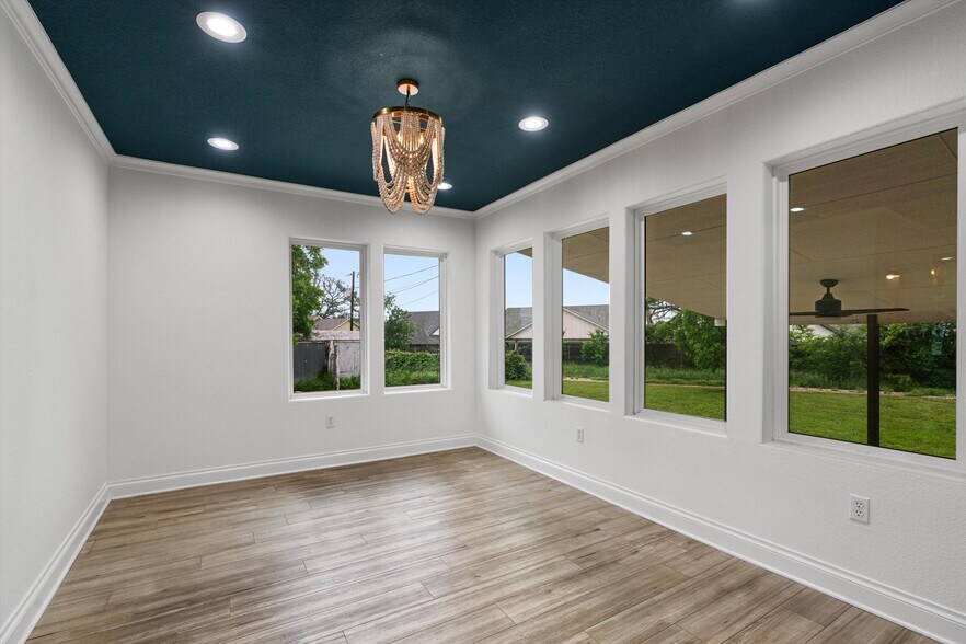 More Photos Of 2023 Main St, Liberty Hill Office For Sale