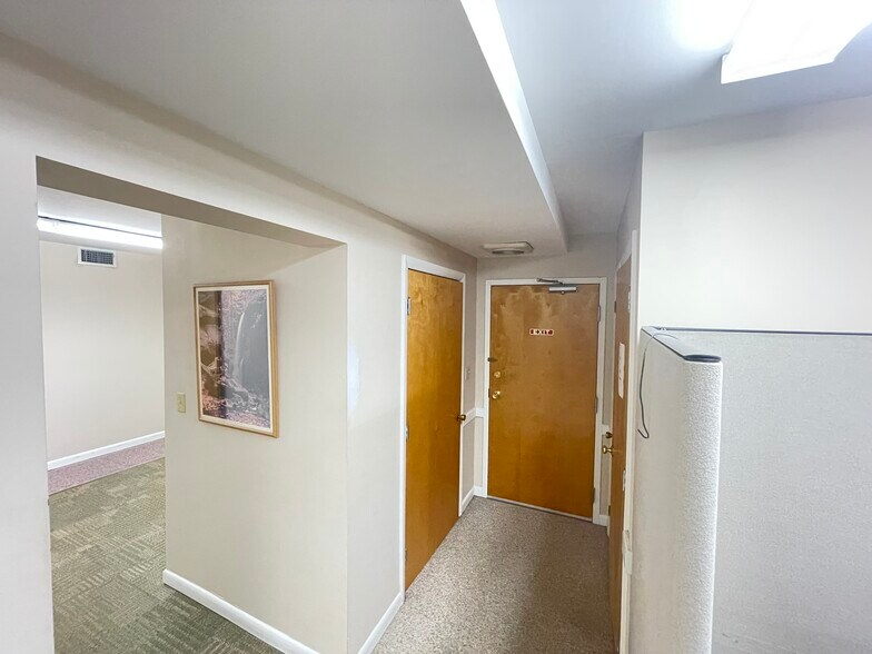 More Photos Of 567 Vauxhall St, Waterford Medical For Sale