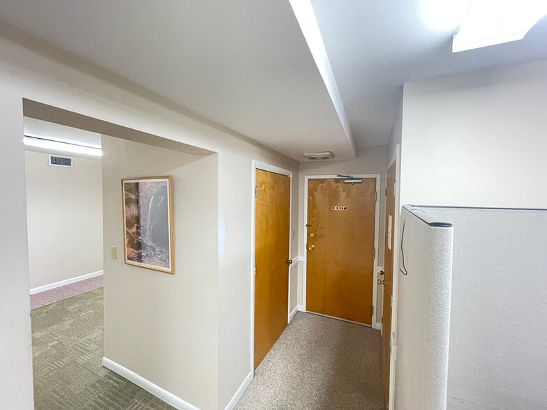 More Photos Of 567 Vauxhall St, Waterford Medical For Lease