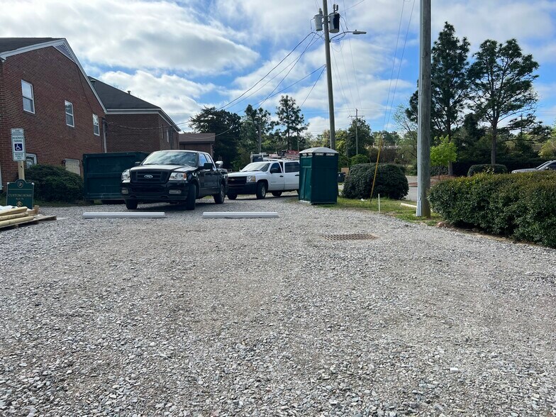 More Photos Of 250 W Pennsylvania Ave, Southern Pines Office For Lease