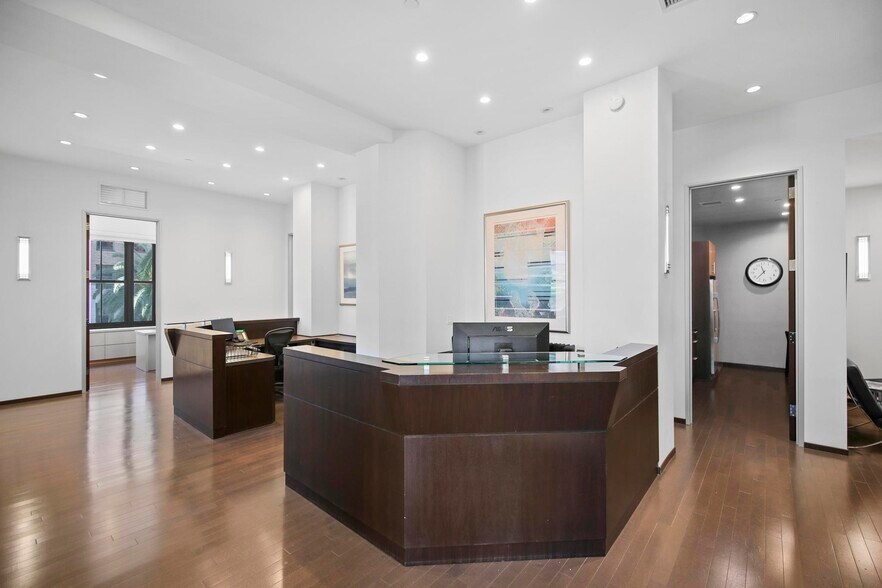 More Photos Of 1645 Vine St, Hollywood Loft Creative Space For Sale