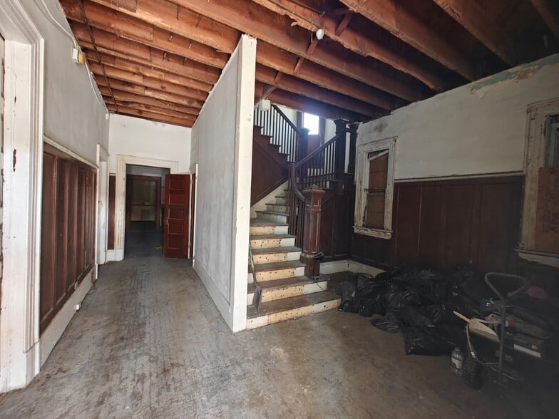 More Photos Of 2020 N Main St, Jacksonville Specialty For Sale