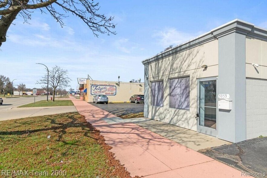 More Photos Of 5153 S Beech Daly St, Dearborn Heights Freestanding For Lease
