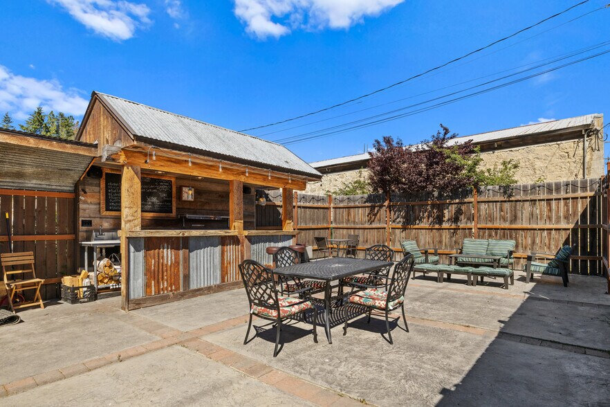 More Photos Of 201 W Pennsylvania Ave, Roslyn Restaurant For Sale