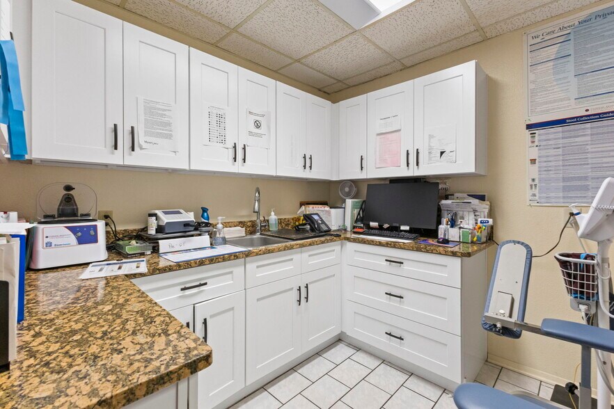 More Photos Of 1445 Somerset Rd, San Antonio Medical For Sale