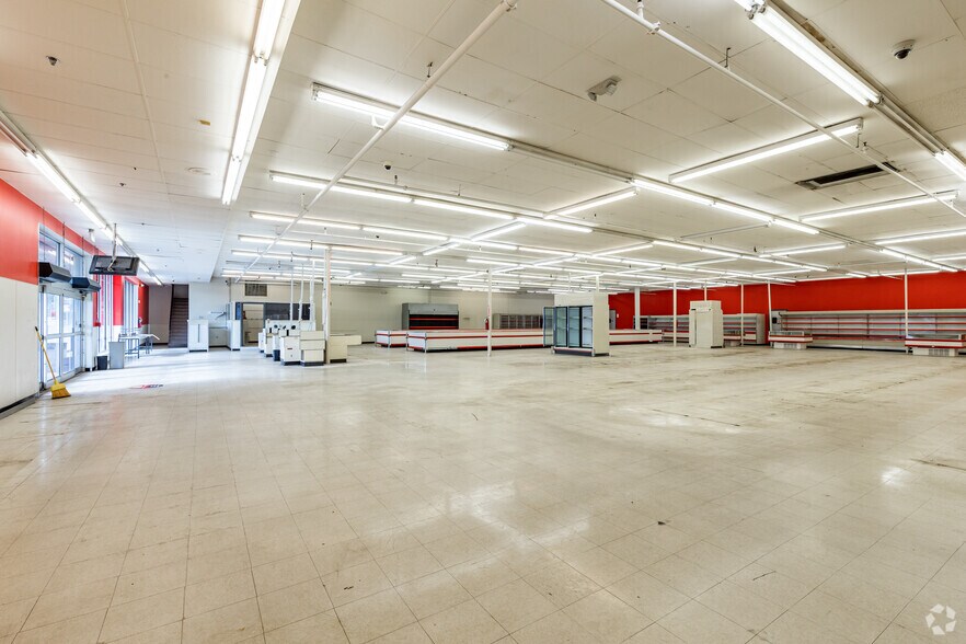 More Photos Of 1933 E Pembroke Ave, Hampton Storefront For Sale