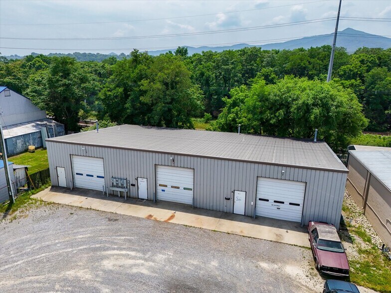 More Photos Of 722-726 Roanoke St, Salem Research And Development For Sale