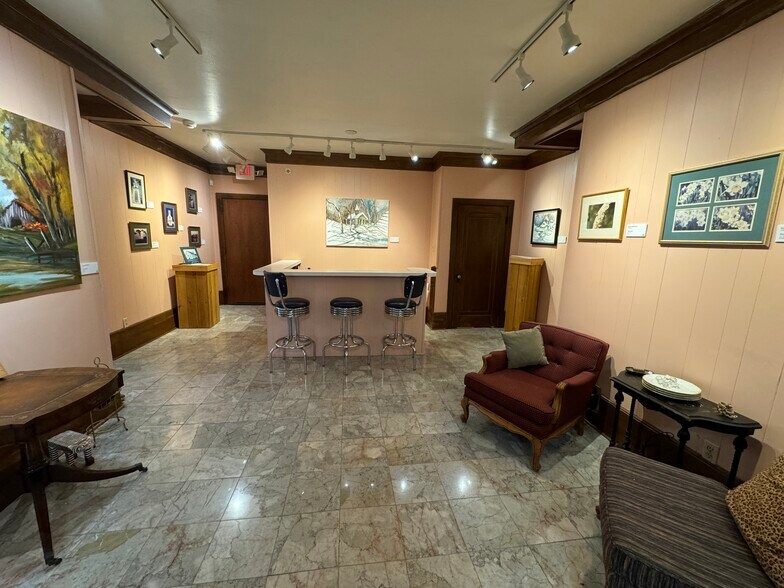 More Photos Of 1981 Union Ave, Memphis Loft Creative Space For Sale