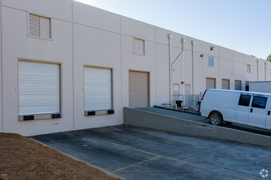 More Photos Of 2038-2046 Weems Rd, Tucker Distribution For Lease