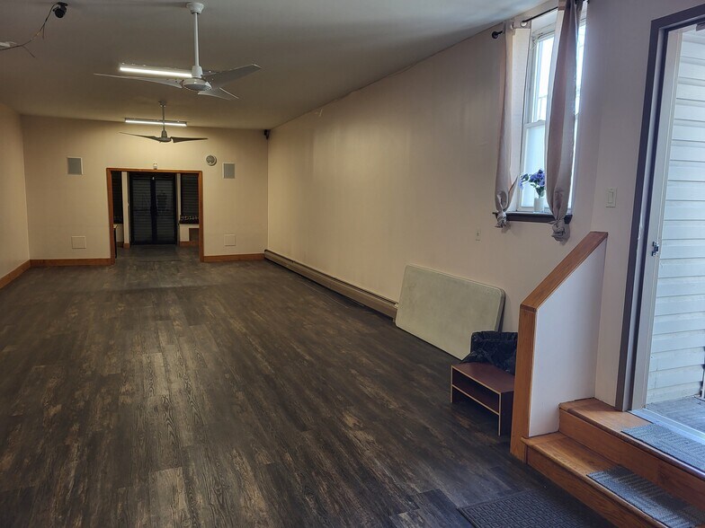 More Photos Of 1688 Webster Ave, Bronx Drugstore For Lease