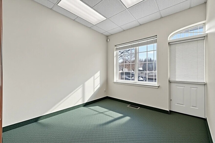 More Photos Of 24-26 Liberty Square Mall, Stony Point Office For Sale
