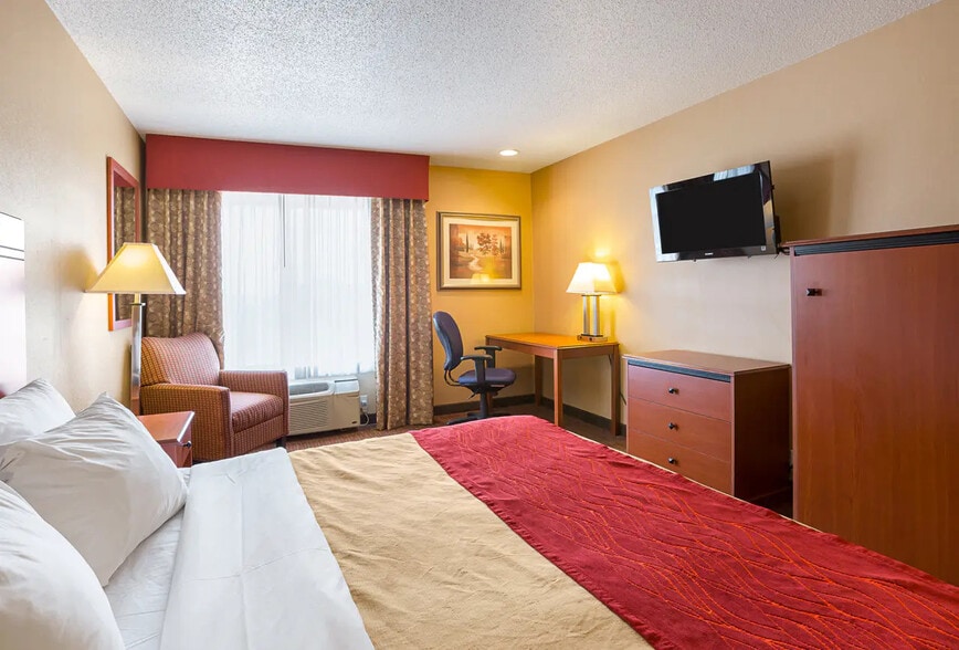 More Photos Of 3815 S Lincoln Ave, York Hotel For Sale
