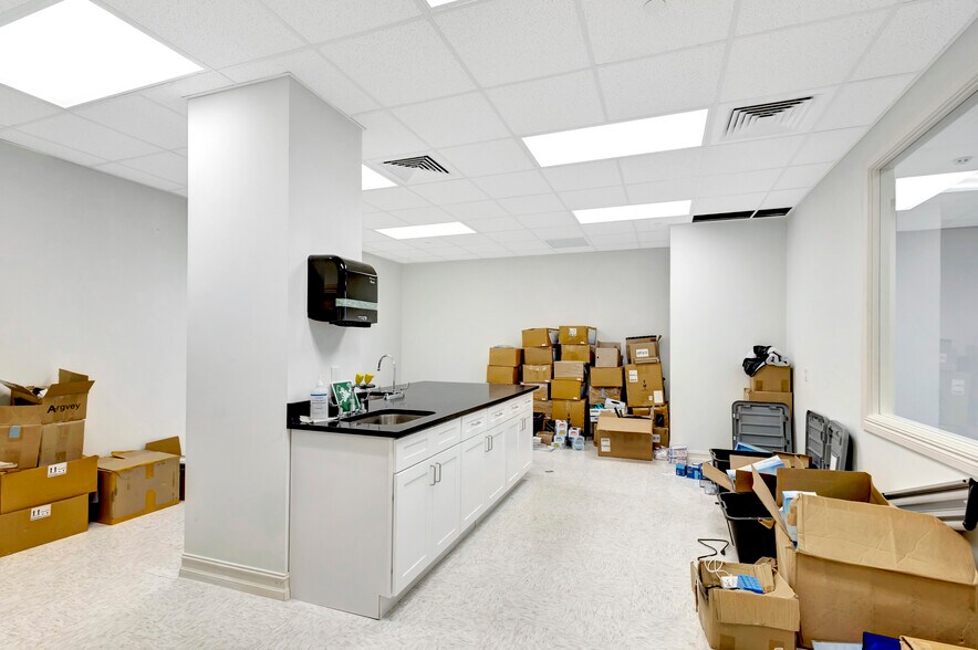 More Photos Of 2141 S Alternate A1A Hwy, Jupiter Medical For Sale