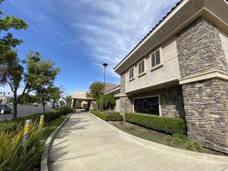 More Photos Of 1547 E March Ln, Stockton Bank For Lease