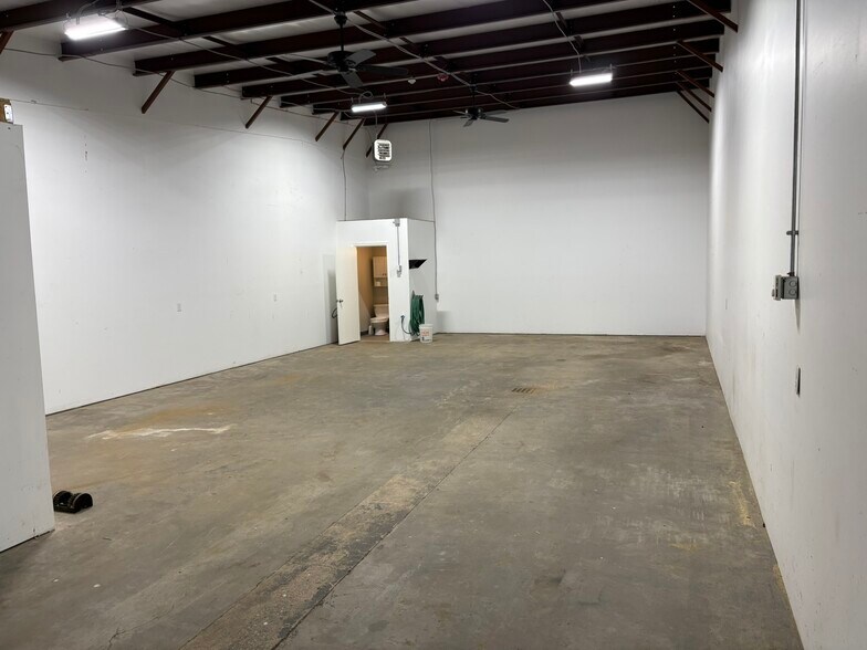 More Photos Of 151 Discovery Dr, Colmar Light Distribution For Lease