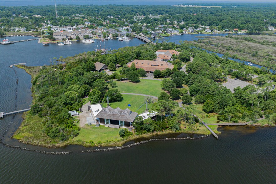 More Photos Of 207 Queen Elizabeth Ave, Manteo Storefront Retail Residential For Sale