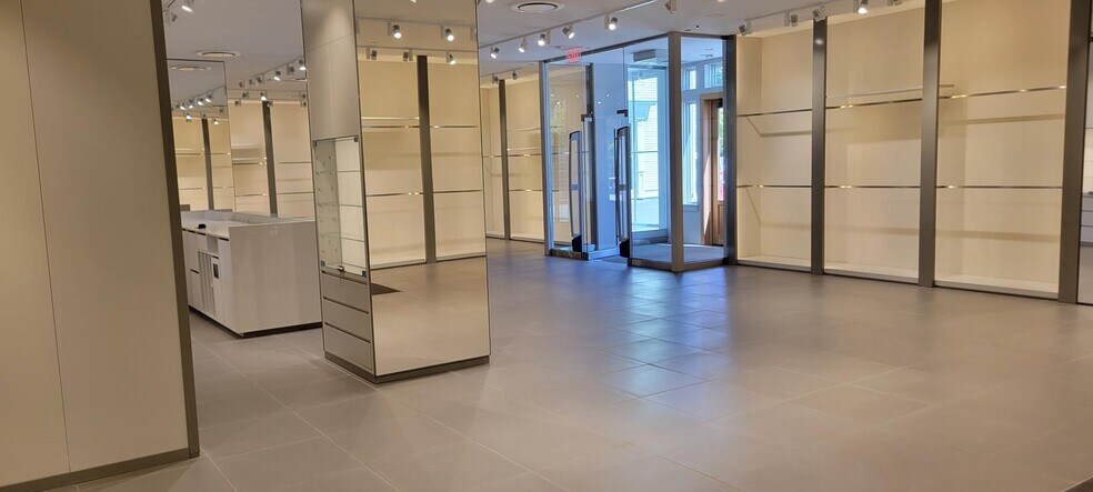 More Photos Of 135 Depot St, Manchester Center General Retail For Lease
