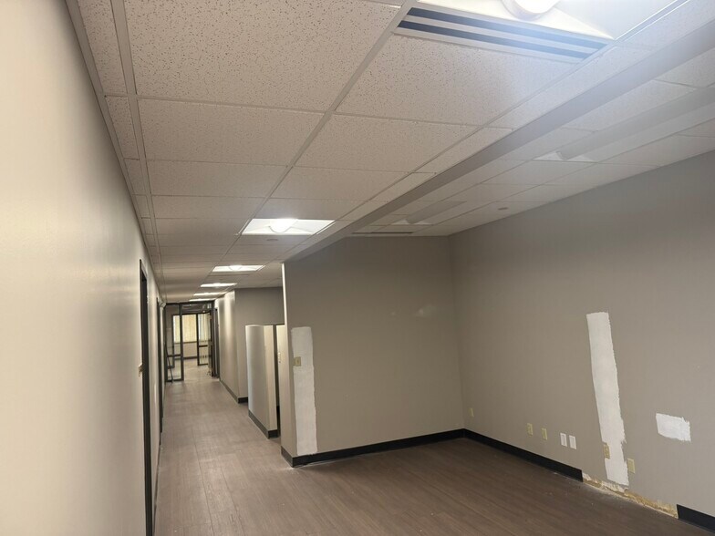 More Photos Of 3271 E Battlefield St, Springfield Office For Lease