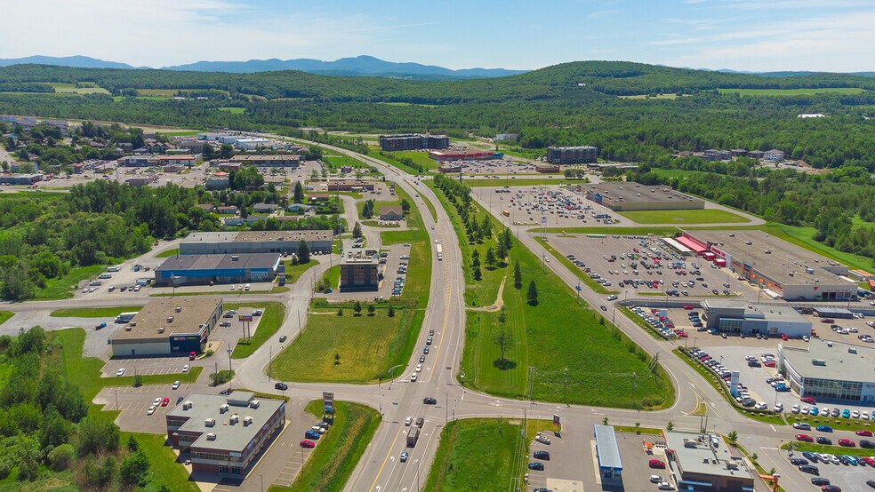 More Photos Of 145 Rue De Sherbrooke, Cowansville Office For Lease