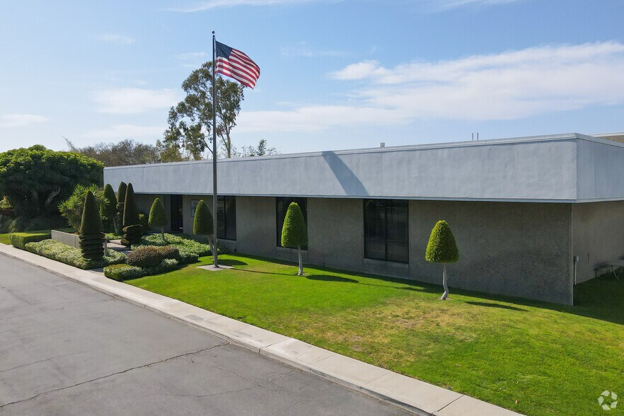 More Photos Of 3501 W Segerstrom Ave, Santa Ana Distribution For Lease