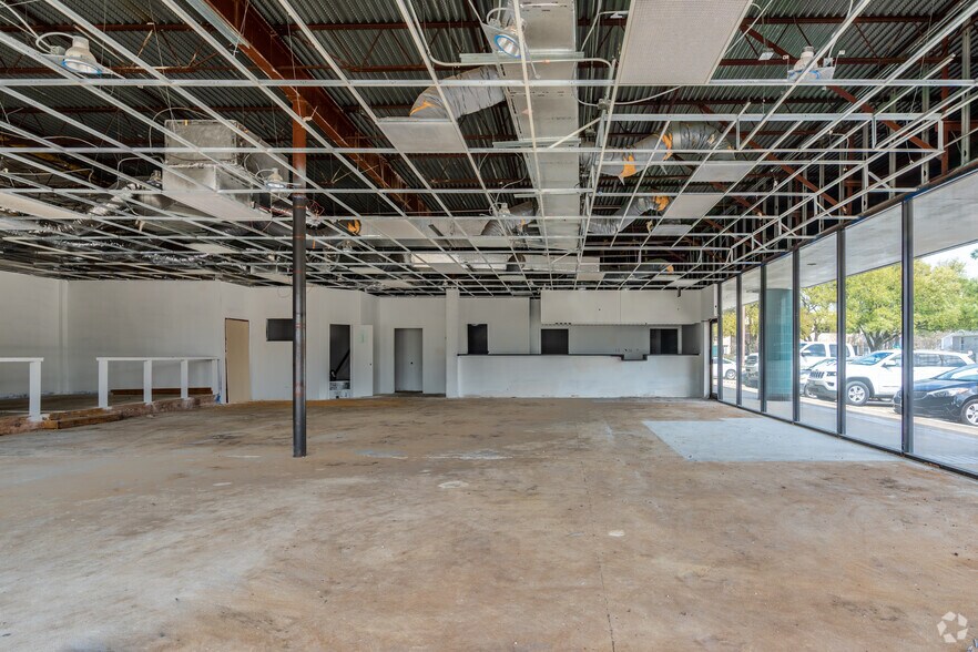 More Photos Of 12501-12607 Gulf Fwy, Houston Unknown For Lease