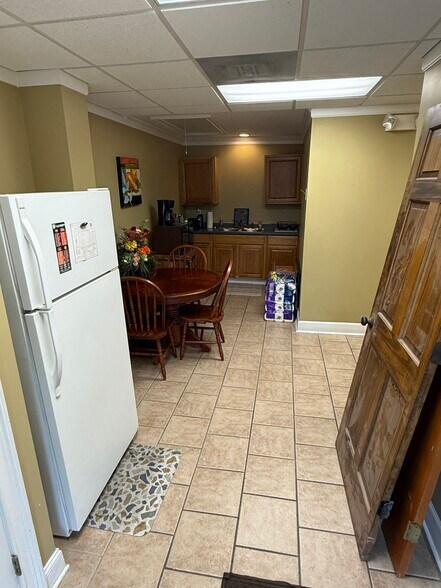 More Photos Of 114 S Broadway St, Tupelo Office For Lease