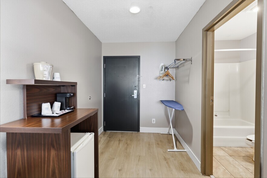 More Photos Of 7680 Niagara Falls Blvd, Niagara Falls Hotel For Sale