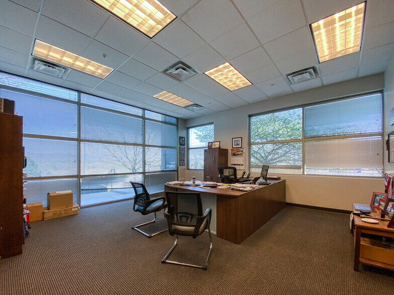 More Photos Of 8022 Southpark Cir, Littleton Flex For Sale