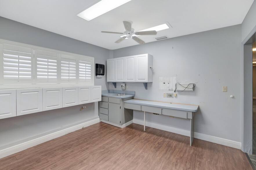 More Photos Of 1511 Indian Rocks Rd S, Largo Medical For Lease