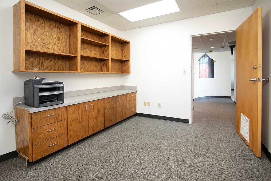 More Photos Of 415 Beckham Ave, Tyler Storefront For Sale