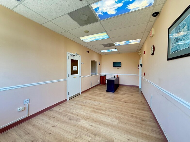 More Photos Of 1374 Whitehorse Hamilton Square Rd, Hamilton Office For Sale