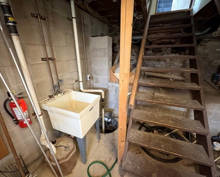 More Photos Of 8-10 S High St, Victor Freestanding For Sale