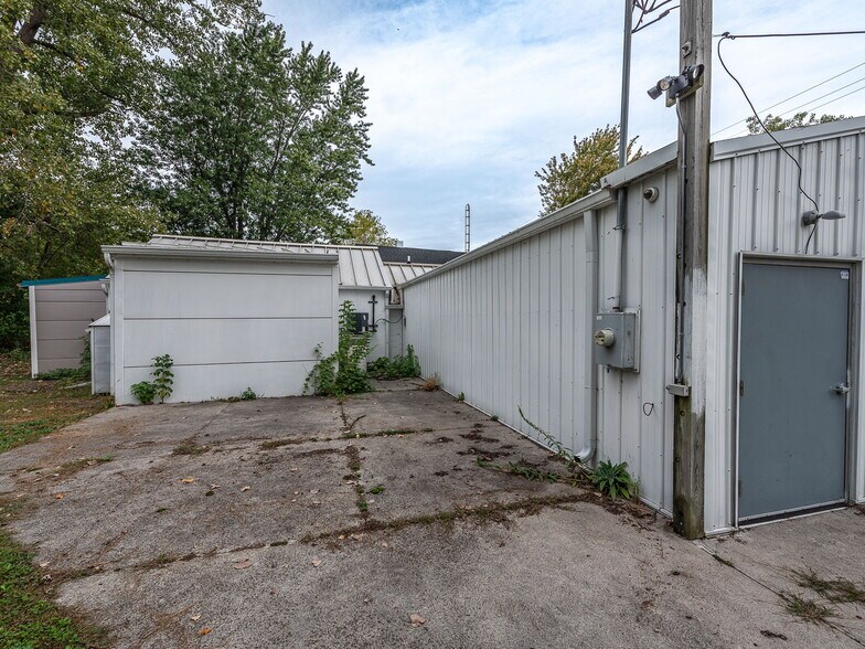 More Photos Of 14011 Laplaisance Rd, Monroe Freestanding For Sale