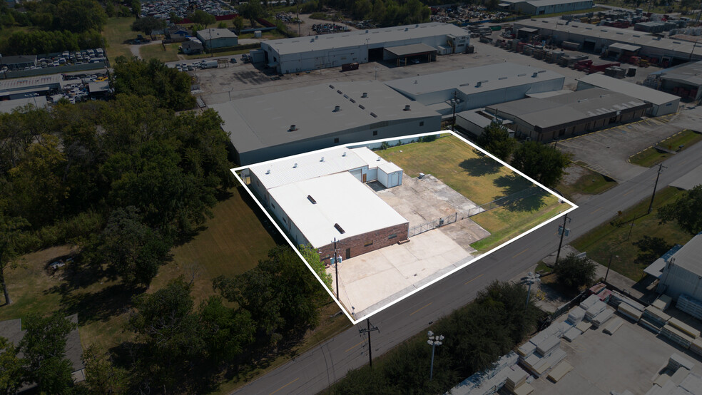 More Photos Of 14826 Yarberry St, Houston Warehouse For Sale