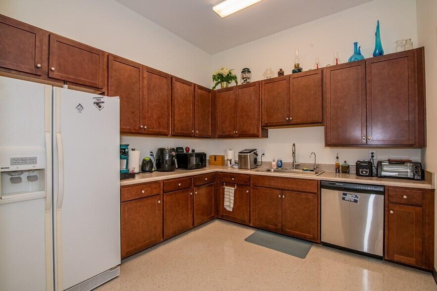 More Photos Of 171 Stanley Rd, Henrico General Retail For Sale