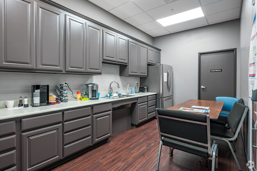 More Photos Of 8479 Davis Blvd, North Richland Hills Medical For Sale