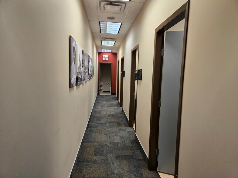 More Photos Of 1903 105 St NW, Edmonton Freestanding For Lease